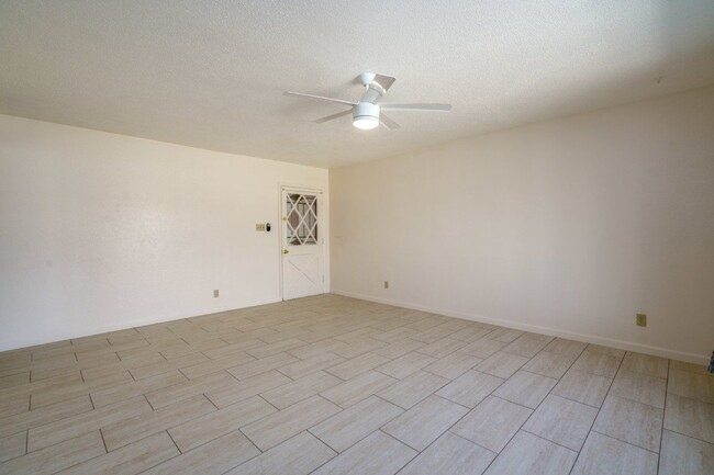 Building Photo - 8444 E Virginia Ave