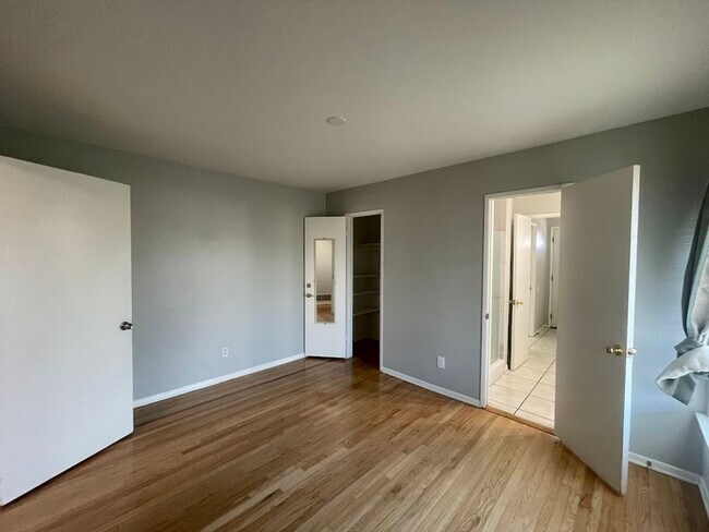 Building Photo - BEAUTIFULLY UPDATED 3 BEDROOM 2 BATH HOME ...