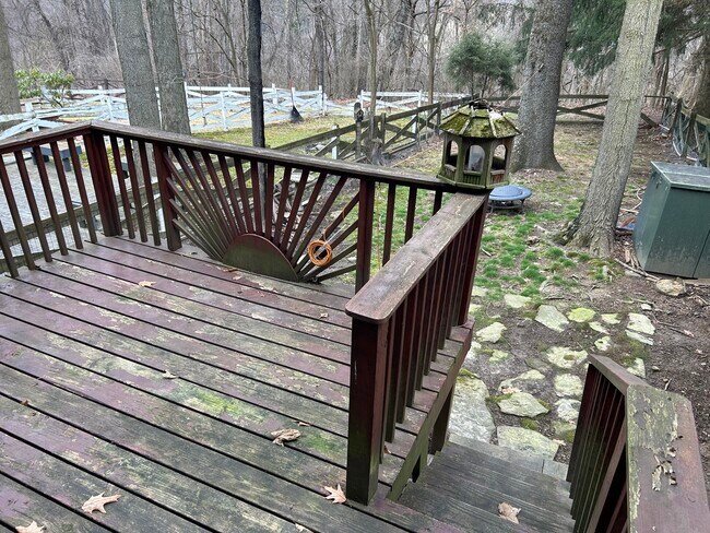 Building Photo - 460 Hunting Creek Rd