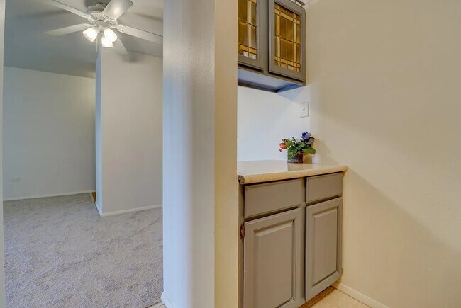 Building Photo - Fully Furnished ! Apartment in the Heart of Buffalo Grove! Walking distance to everywhere ! All u...