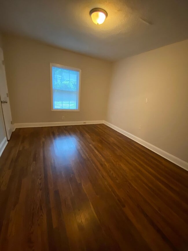 Building Photo - Charming 3 bedroom home in the heart of do...
