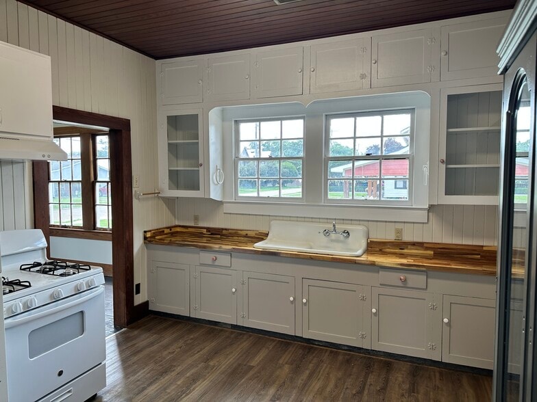 Kitchen - 426 Bellevue St