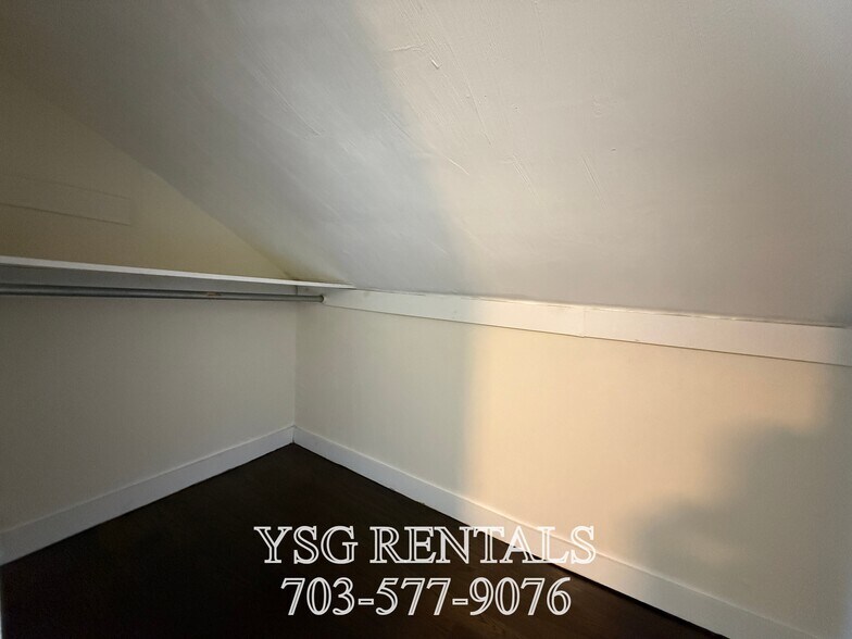 Building Photo - 17 Lambert Ave