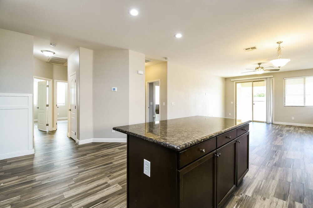 Building Photo - 1700 W Loemann Dr