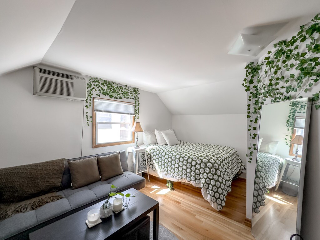 Building Photo - 1414 W Henderson St