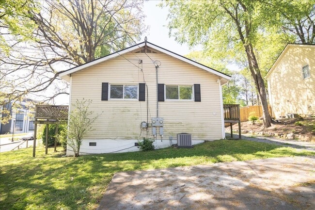 Building Photo - 2bd/1ba Duplex Unit in the Heart of Howell Station Minutes from W. Midtown!!