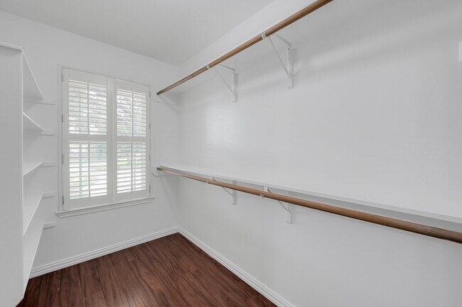 Building Photo - 22711 W Waterlake