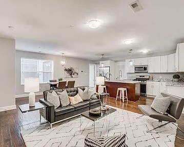 Building Photo - 1258 Holbrook Ter NE