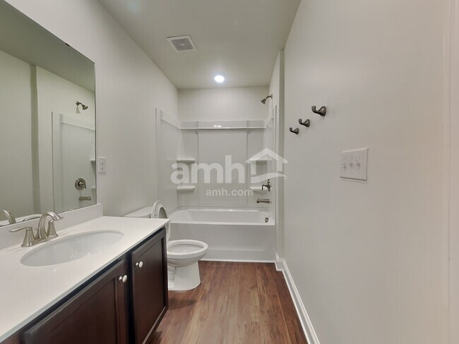 Building Photo - 611 Rivermist Dr