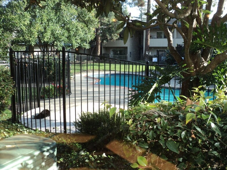 Building Photo - 1731 Ellis St