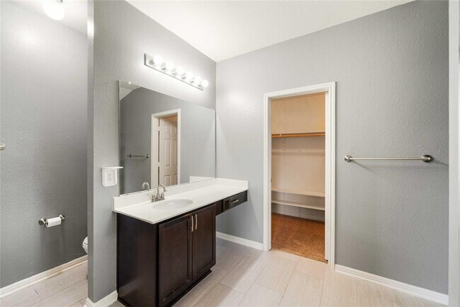 Building Photo - 314 Foxglove Dr