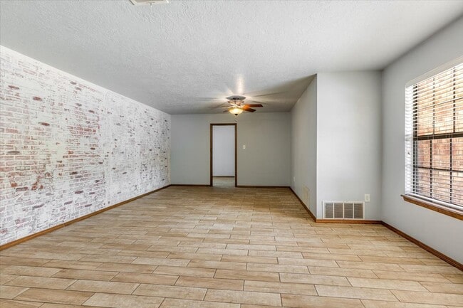 Building Photo - 2508 NE Turtle Creek Dr