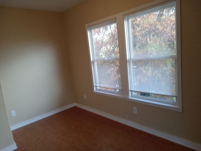 Building Photo - 957 SE Stephens St