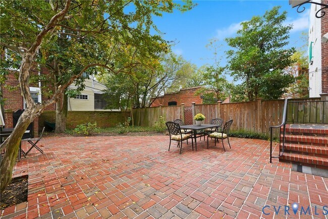 Building Photo - 2005 Stuart Ave