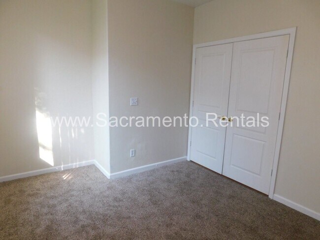 Building Photo - 4 br, 2 bath House - 4000 Saintsbury Drive