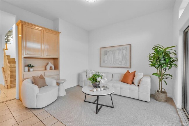 Building Photo - 338 Calle Vista