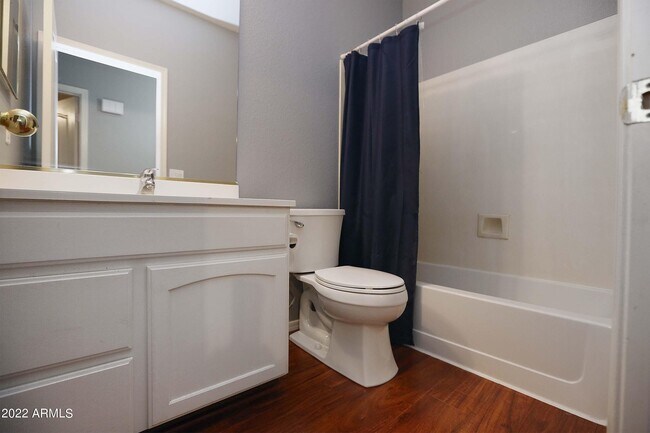 Building Photo - 11217 W Edgemont Ave