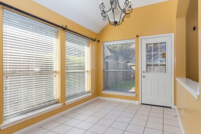 Building Photo - 10415 Courtley St