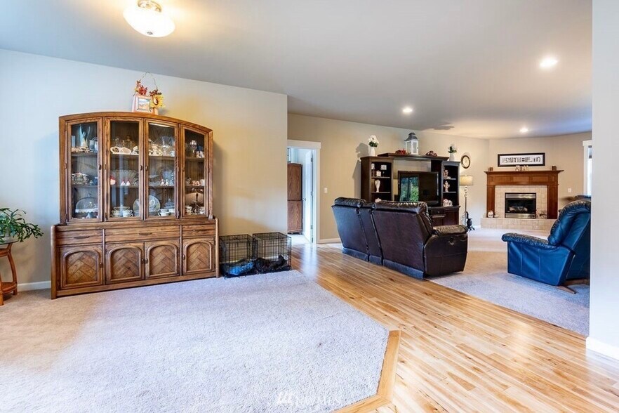 Building Photo - 26608 12th Dr NW