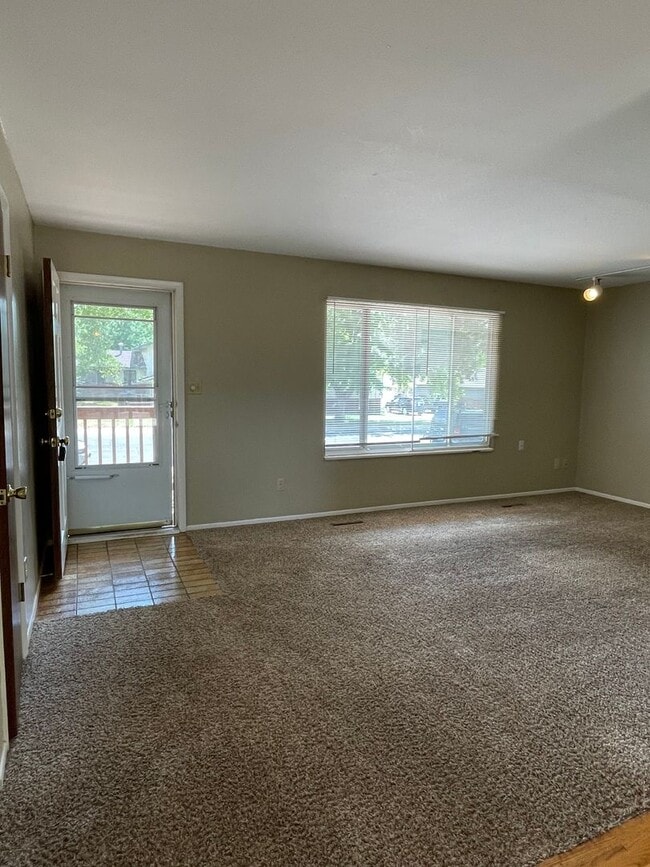 Building Photo - STUDENTS WELCOME! 4 Bed 2 Bath Home in West Ft Collins w/ Garage and Fenced Yard