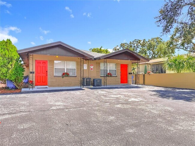 Building Photo - 139 Southeast Jefferson Cir N