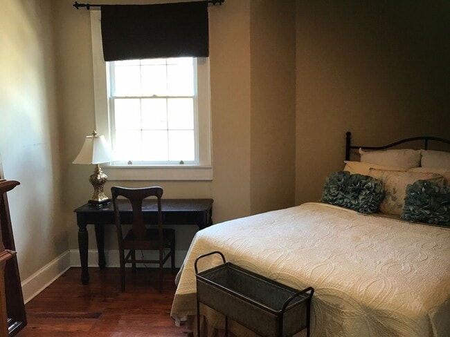 Building Photo - Charming 2BR Condo in Marigny