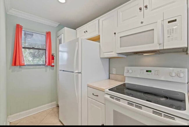 Building Photo - 700 W Pope Rd