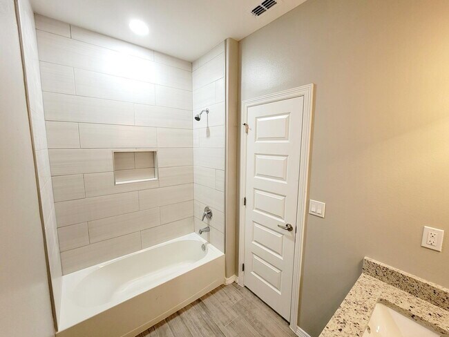Building Photo - "Spacious 3-Bedroom Haven with Elegant Granite Touches in Weslaco!"