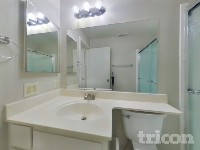 Building Photo - 9411 Aizenberg Cir