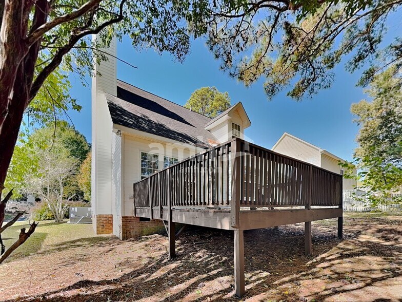 Building Photo - 204 Machost Dr