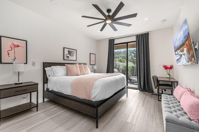 Building Photo - 826 SW 14th Ct