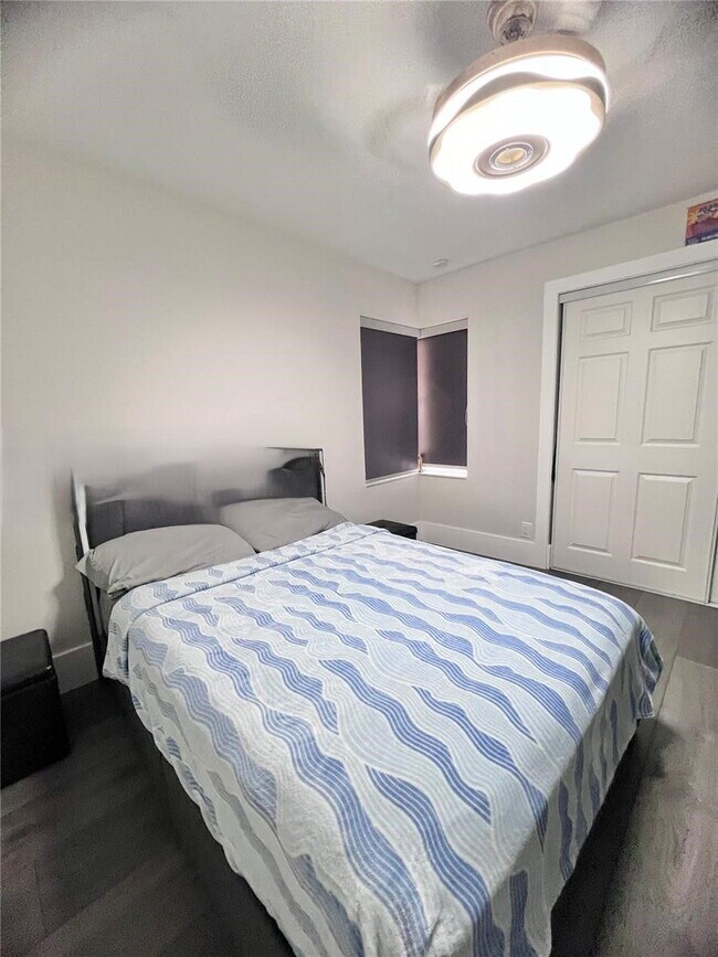 Building Photo - 1371 Bayview Cir