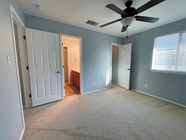 Building Photo - 9432 Castle Pines Dr