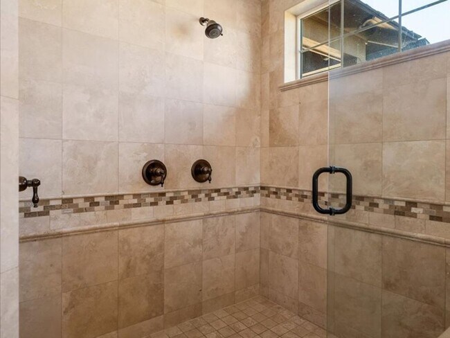 Building Photo - Stunning Tumalo Home on 3.21 Acres with Ca...
