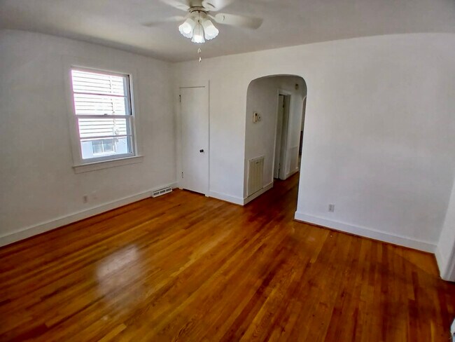 Building Photo - 319 Arlington Pl