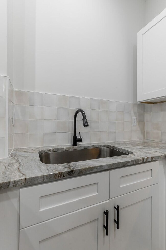 Building Photo - 1124 Garfield St