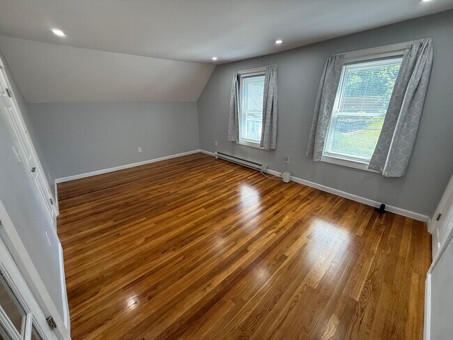 Building Photo - 161 Beech St