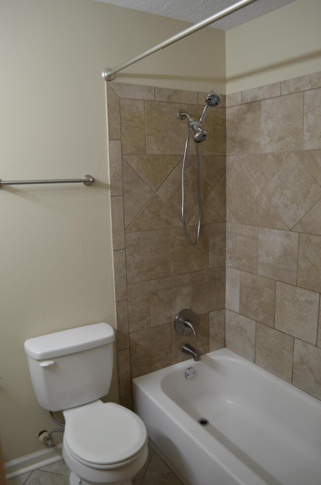 Building Photo - 221 Merrymont Dr