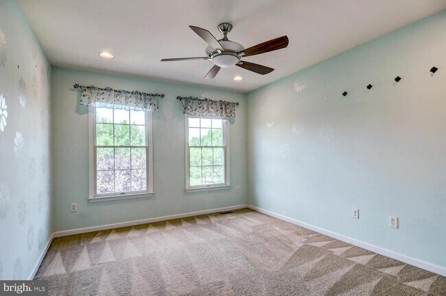 Building Photo - 45 Lockwood Dr