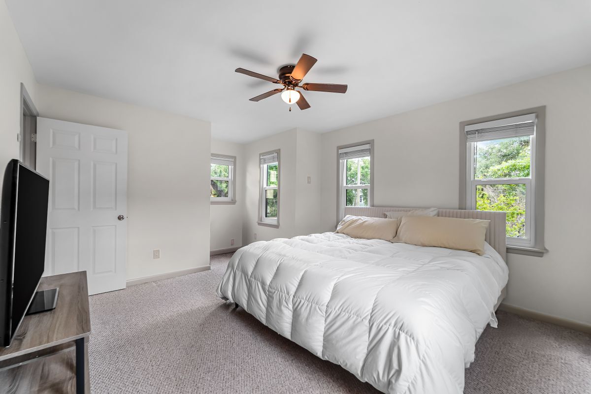 Building Photo - 308 E Ross Ave