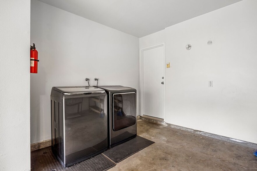 Building Photo - 932 S Country Glen Way