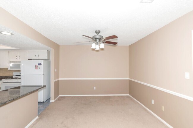 Building Photo - 2106 Palmyra Dr