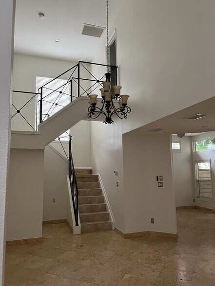 Building Photo - 5517 Interbay Blvd