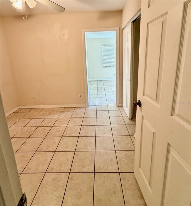 Building Photo - 5502 S Elkins Ave