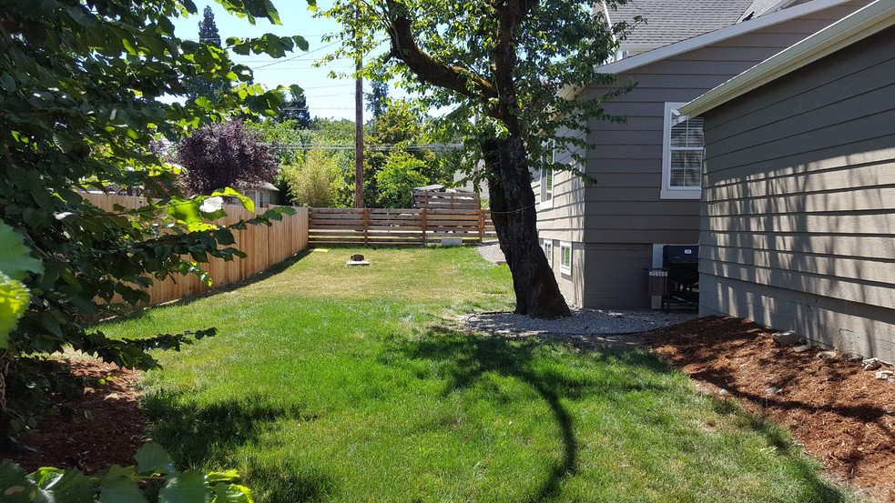 Building Photo - 1901 Douglas St