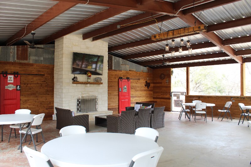 Building Photo - 299 Willow Springs Dr