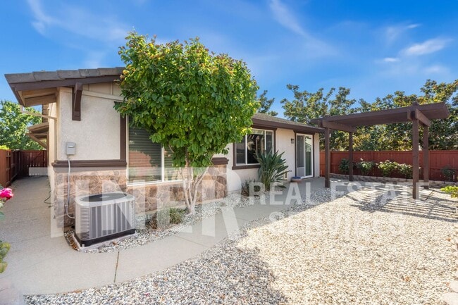 Building Photo - 9656 Oakham Way