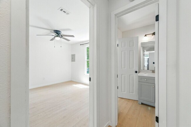 Building Photo - Remodeled 3 Bed/2 Bath Home with Bonus Upper Room Near Booming 9 Mile Rd Hub
