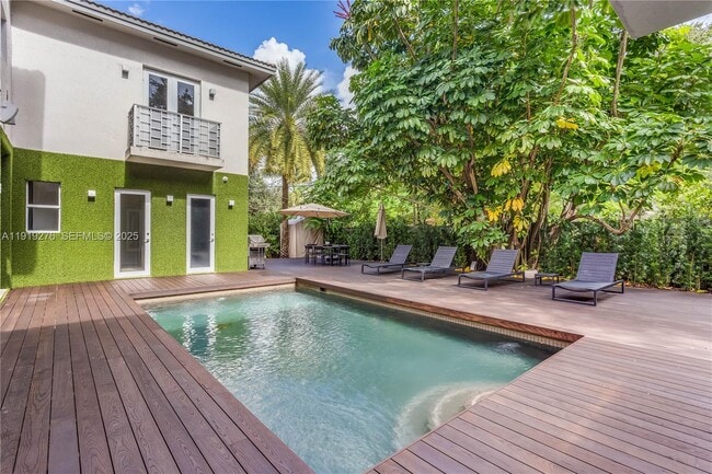 Building Photo - 1701 Espanola Dr