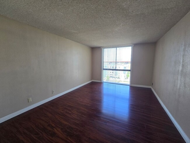 Building Photo - 2 Bedroom Condo at the Wimbledon Tennis Club Community